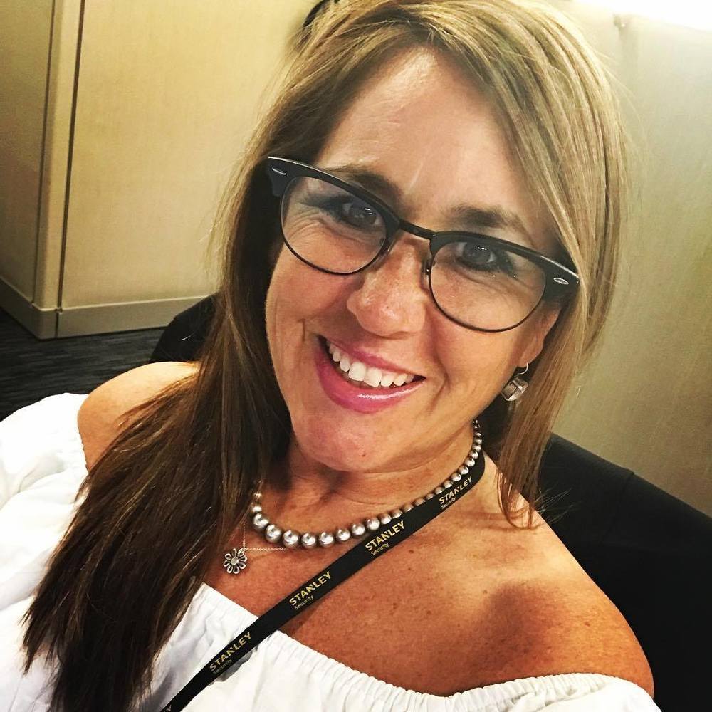 Meet your Posher, Elizabeth